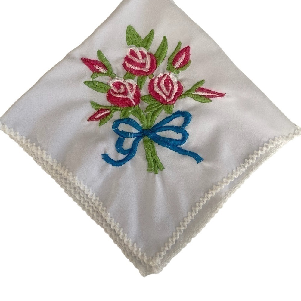 Hand embroidery 🪡 🧵 to wrap tortillas